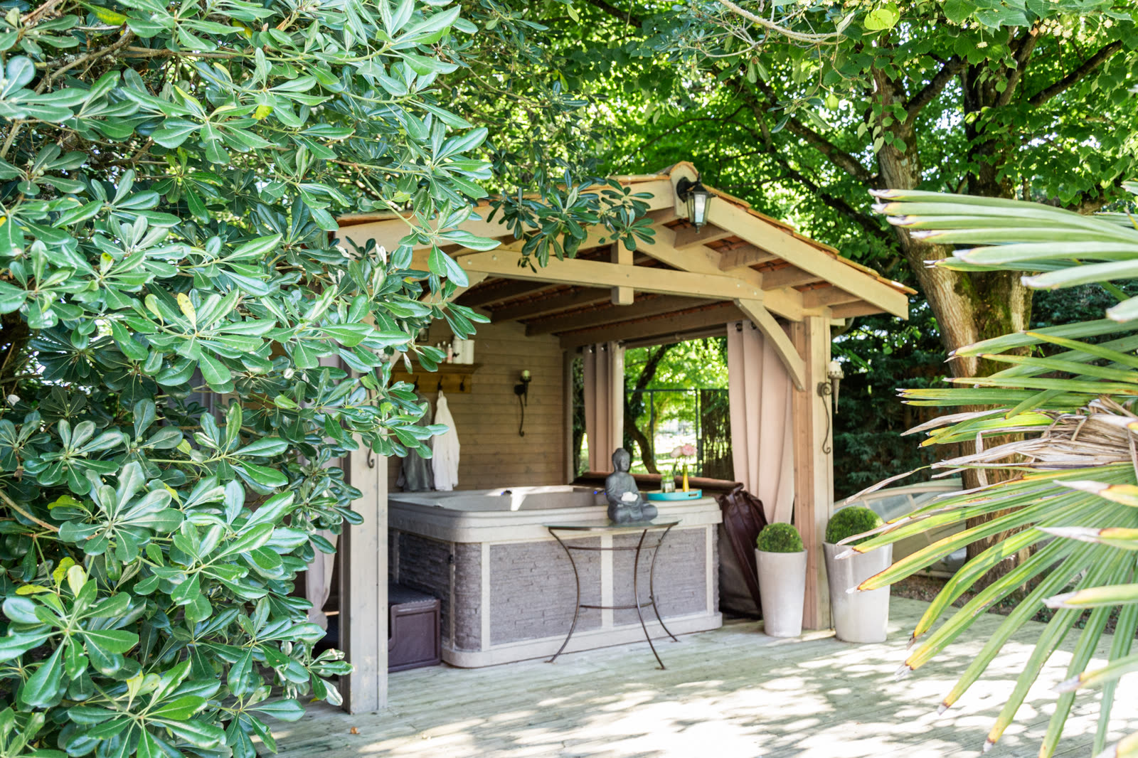 The jacuzzi pavilion in the greenery